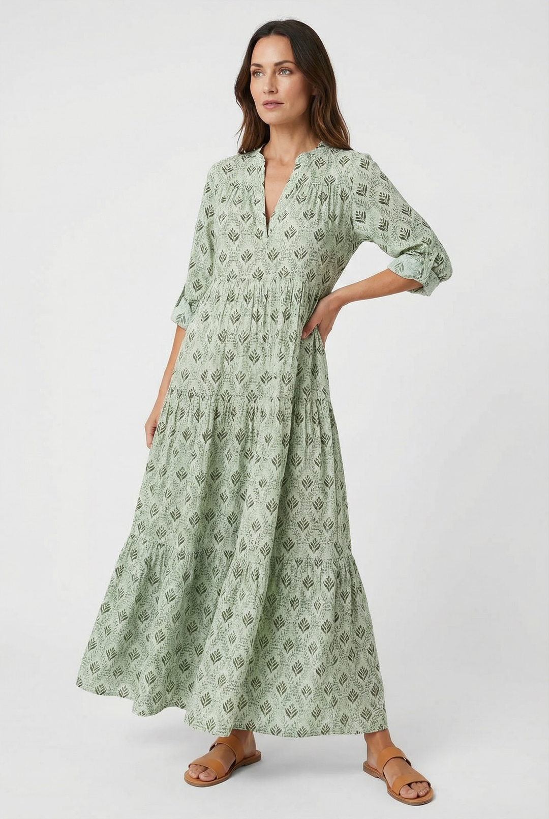Women's essential lightweight summer maxi dress with a classic vintage floral print