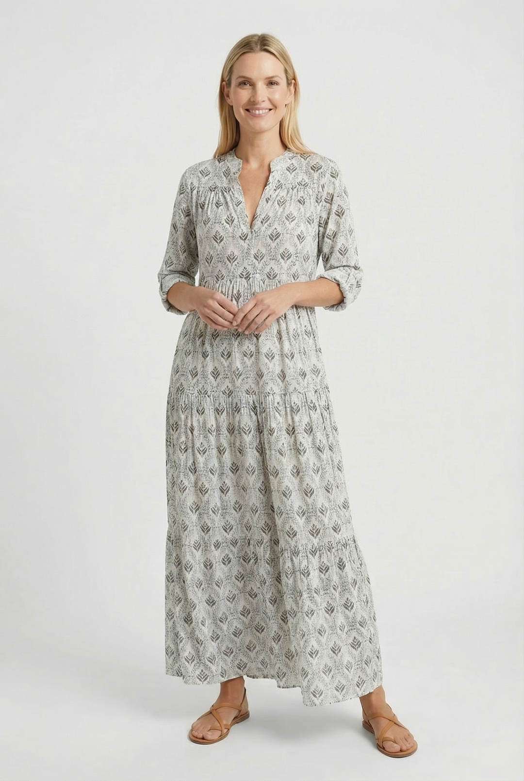 Elegant V-neck vintage print summer dress for women, ideal for day or evening