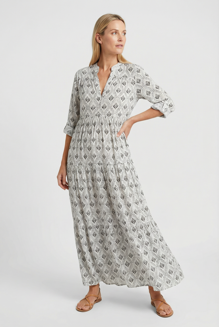 Stylish women's lightweight maxi dress with a retro vintage print and comfortable fit