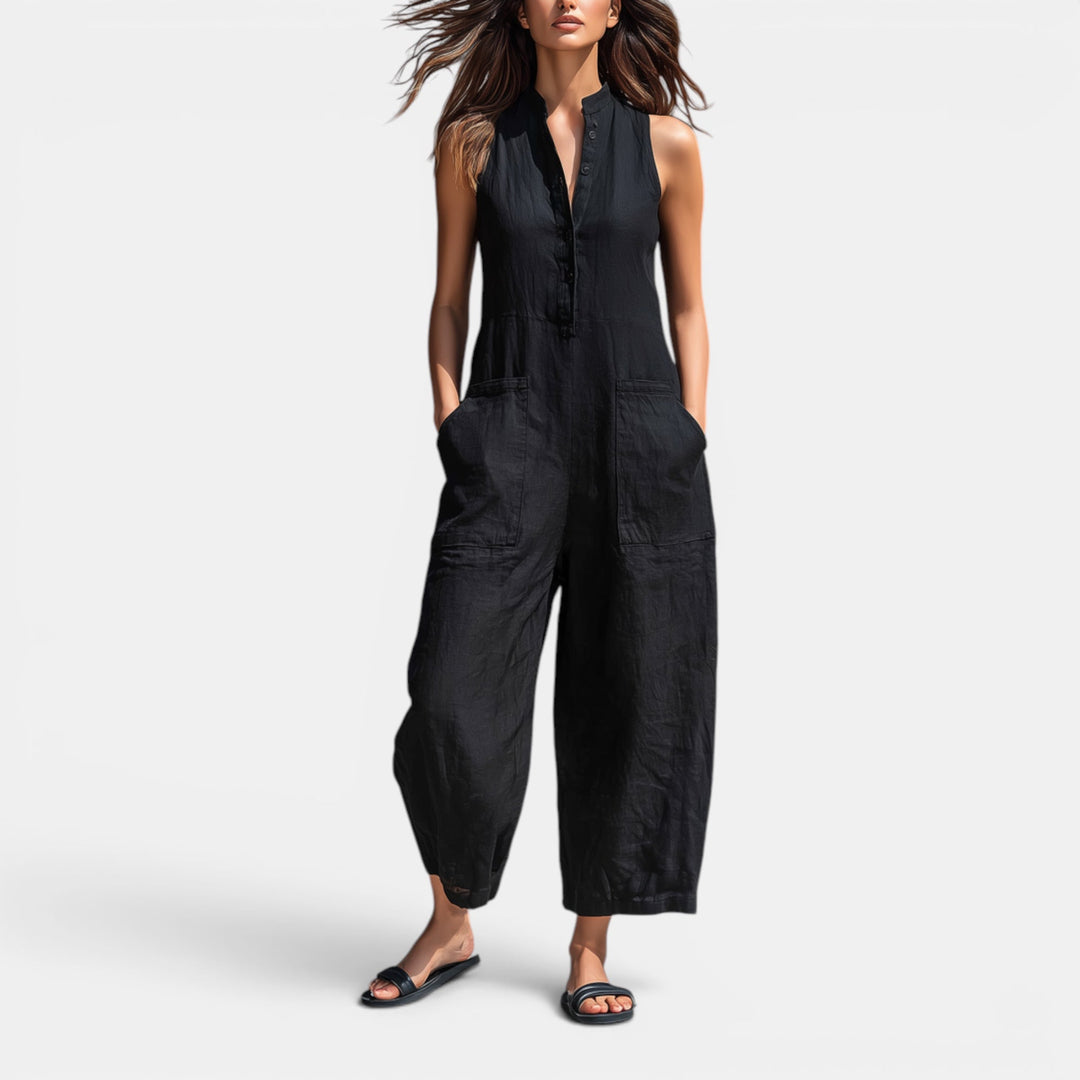 Breathable women's sleeveless playsuit, a comfortable and lightweight summer casual jumpsuit for vacation.