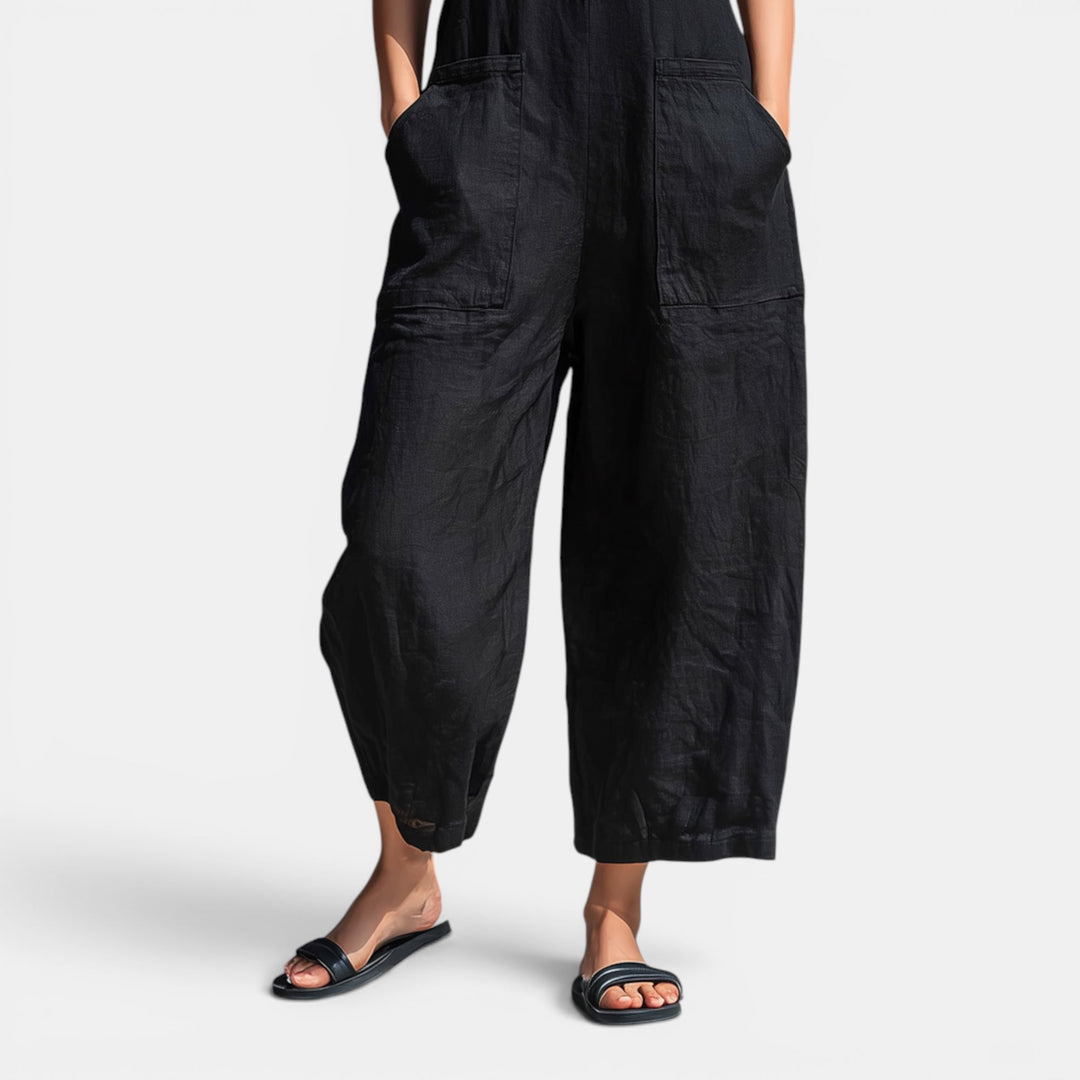 Fashionable women's wide-leg playsuit, a chic and easy-wear summer jumpsuit perfect for any casual occasion.
