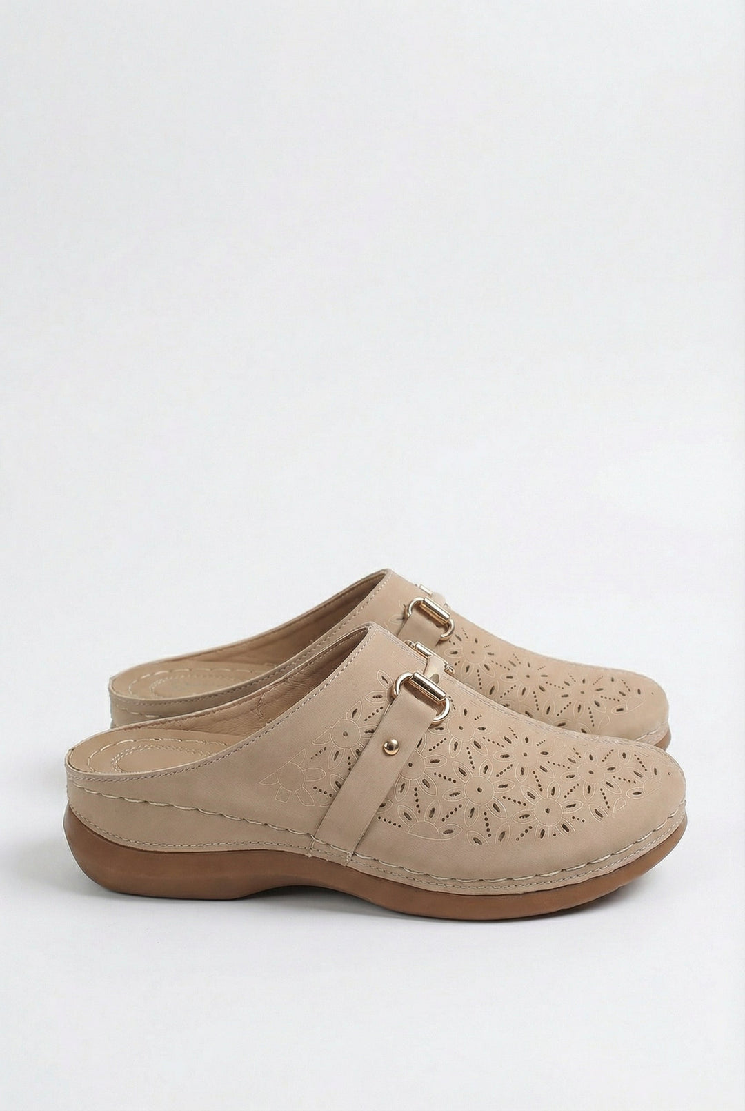 Comfortable ladies' slides for summer, perfect for outdoor and home wear.