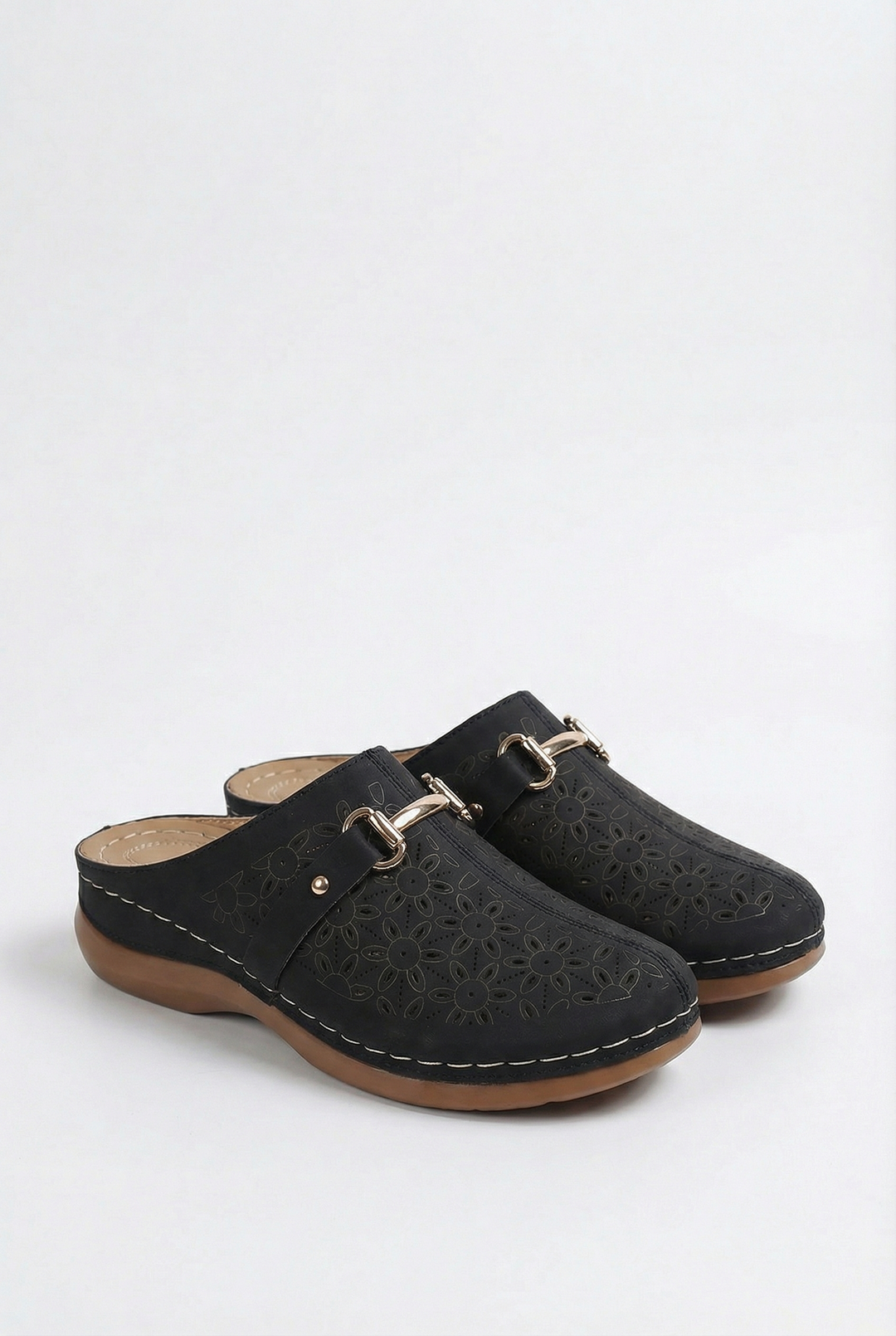 Stable fit women's outdoor sandals for ultimate summer comfort.
