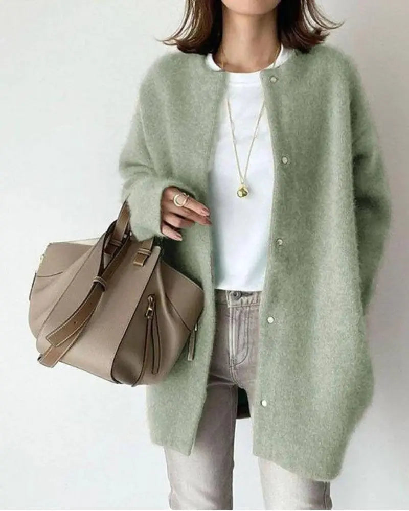 Cozy and stylish women's cardigan, a versatile fall fashion layering piece.
