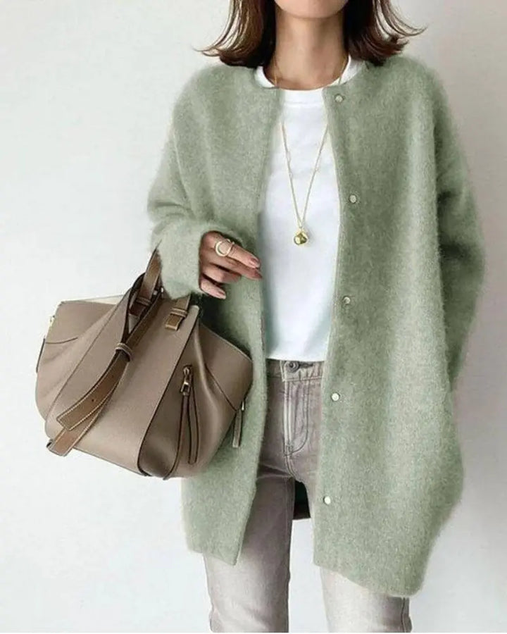 Cozy and stylish women's cardigan, a versatile fall fashion layering piece.