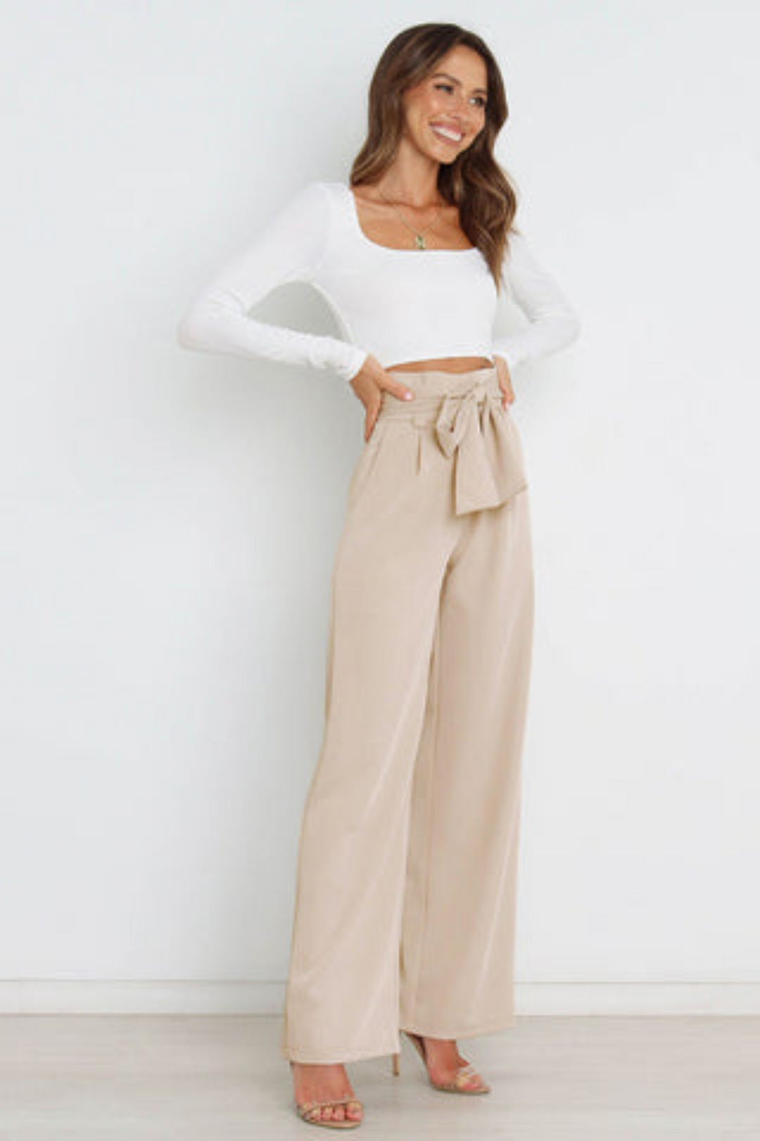 Women's vacation-ready linen wide leg trousers, soft fabric & adjustable tie waist.