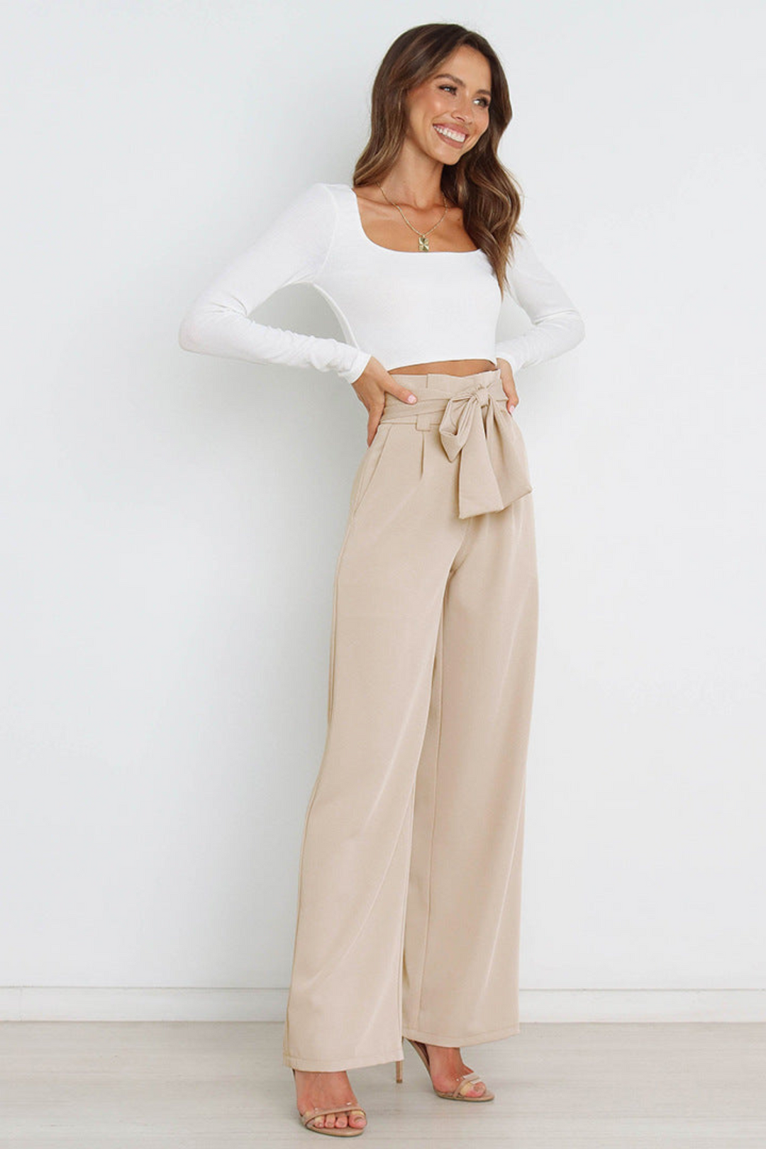 Comfortable women's linen wide leg trousers, ideal for beach or vacation outfits.