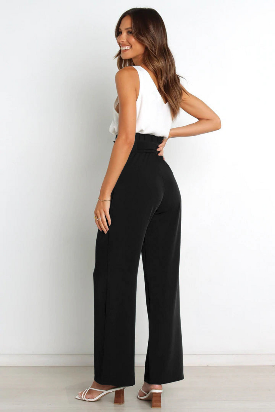 Elegant women's linen wide leg pants, perfect for summer parties or daily wear.