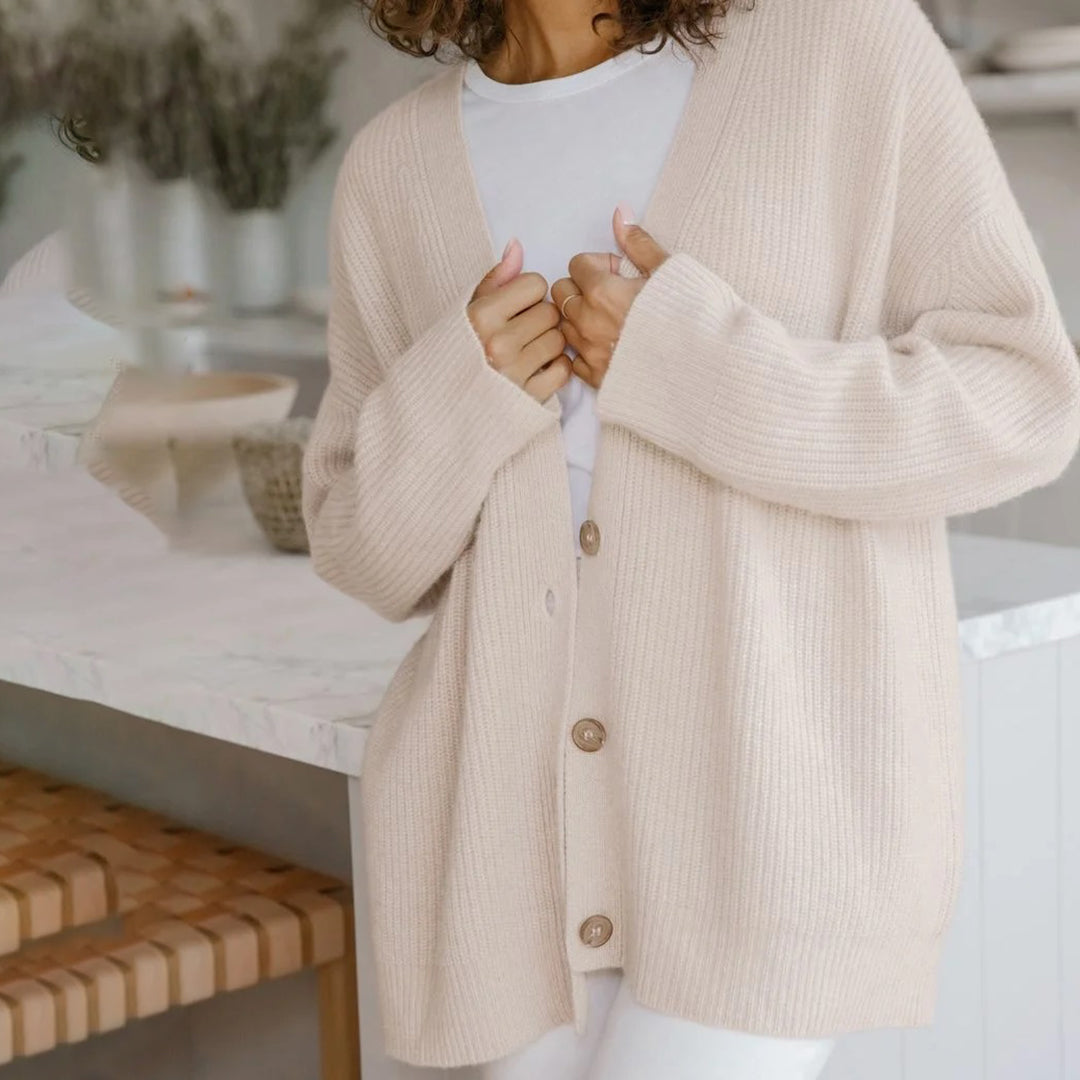Stylish women's open-front oversized cardigan, featuring a soft knit and long design for ultimate winter comfort.