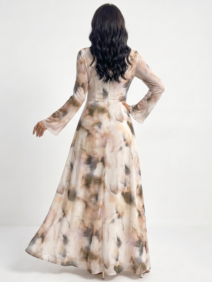 Versatile & comfortable women's long sleeve maxi dress, featuring a stylish abstract print & a flattering waist.