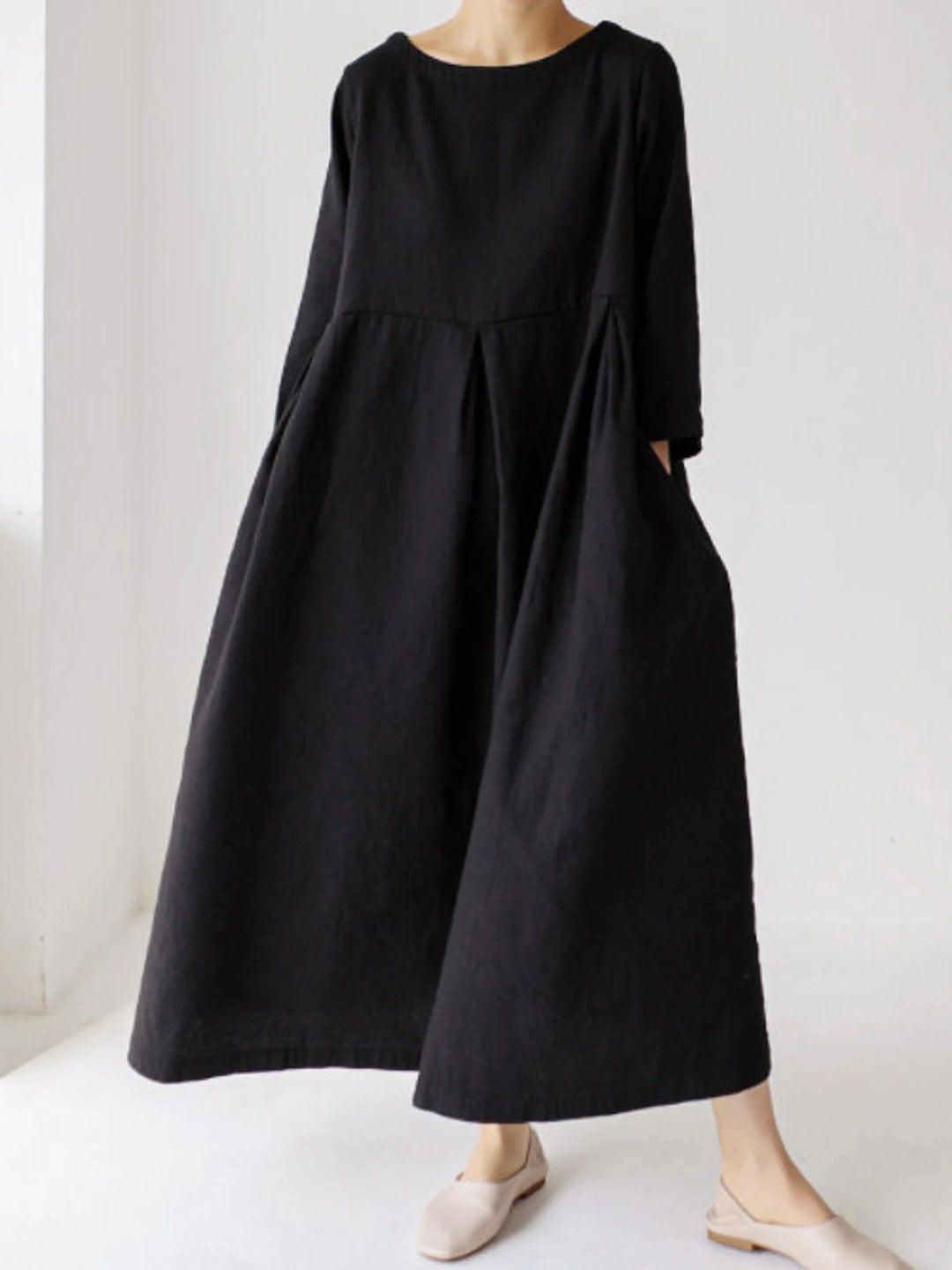 Comfortable women's relaxed fit maxi dress, long sleeve, round neck, tiered design. Versatile for all-season style.