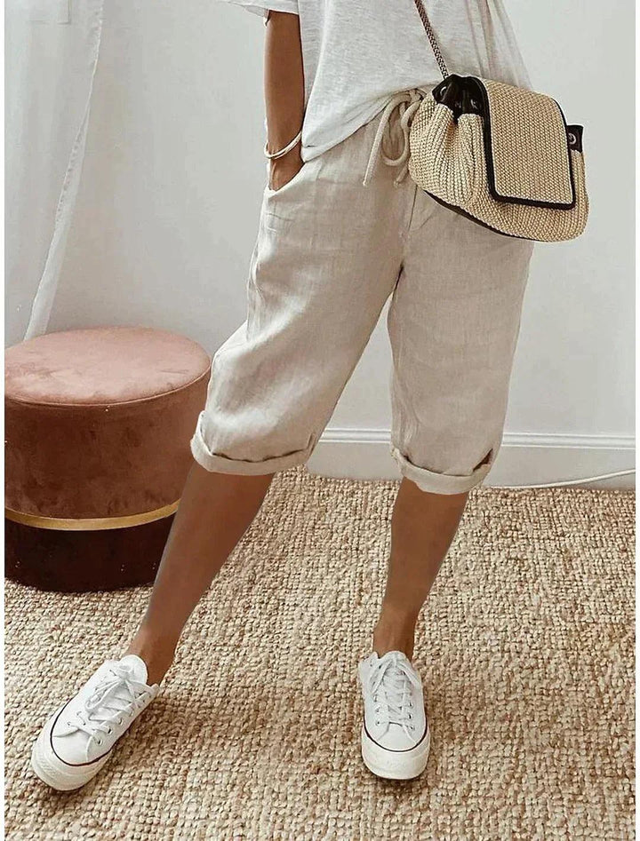 Women's loose fit capri pants for effortless summer style, featuring a comfortable elastic waist.