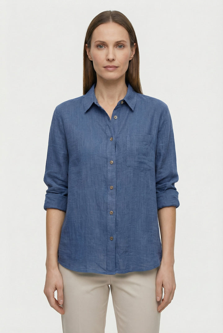 Women's loose fit casual shirt in breathable fabric for everyday comfort