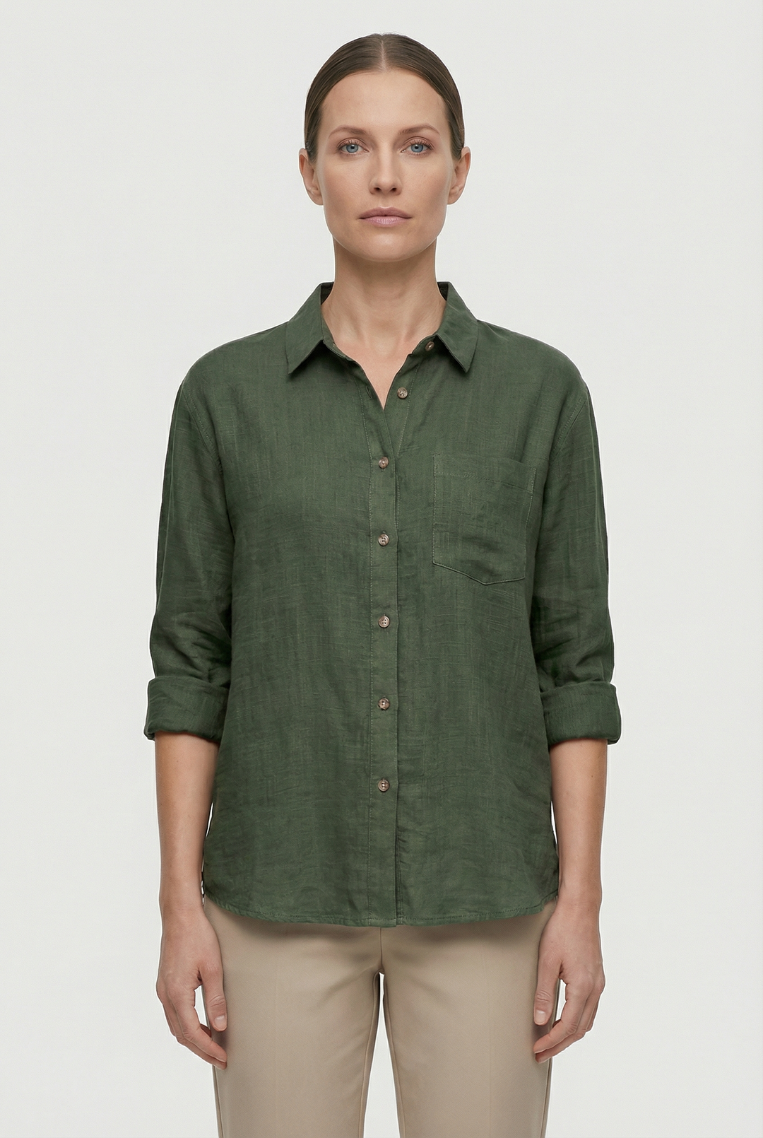 Stylish women's top with a loose fit, perfect for a laid-back look