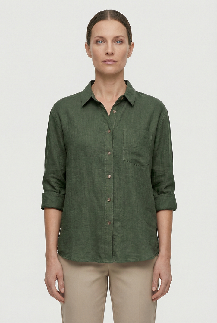 Stylish women's top with a loose fit, perfect for a laid-back look