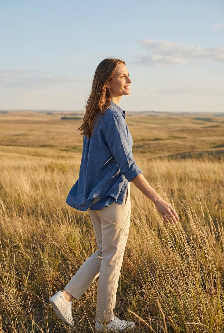 Chic casual shirt for women, designed for comfort and versatile styling