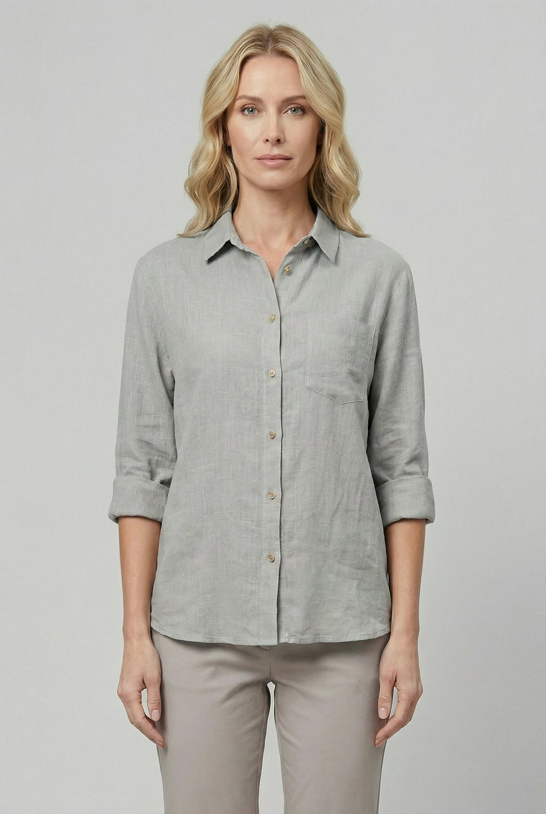 Lightweight and comfortable women's loose fit shirt, ideal for warm weather
