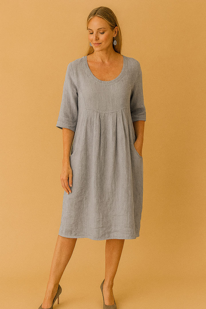 Versatile women's casual t-shirt dress. Relaxed fit, round neckline, short sleeves, perfect for summer comfort.
