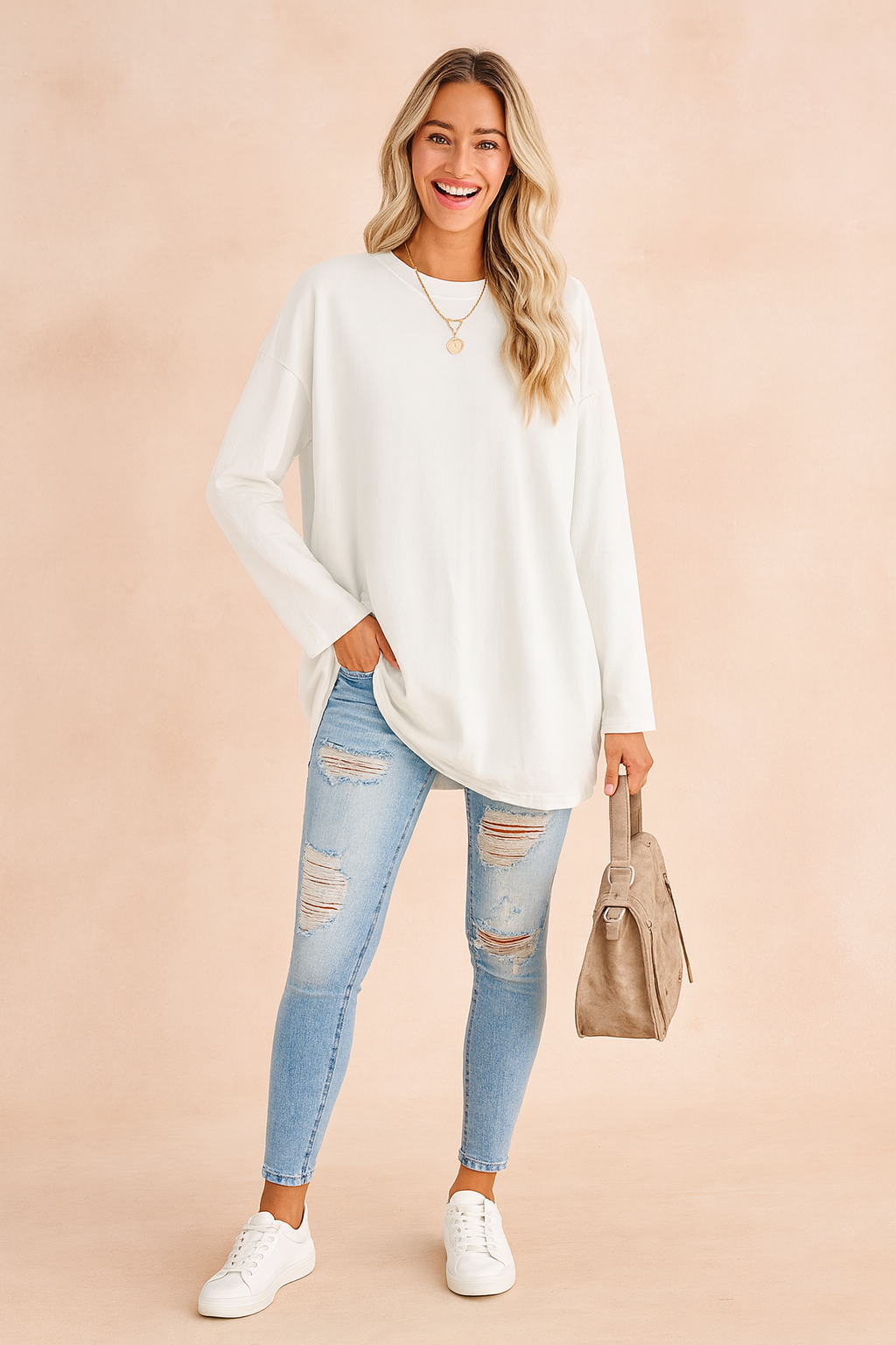 Modern women's loose pullover, a comfortable long-sleeve top perfect for casual elegance.