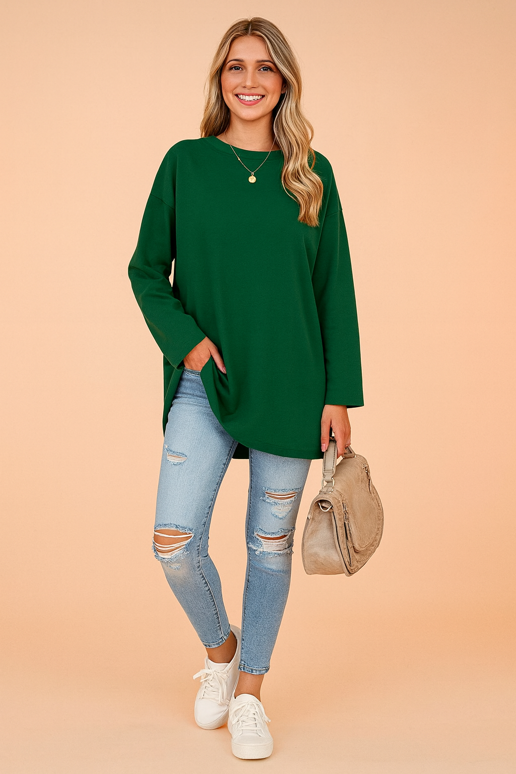 Stylish women's long-sleeve pullover, a comfortable loose fit top for casual wear.