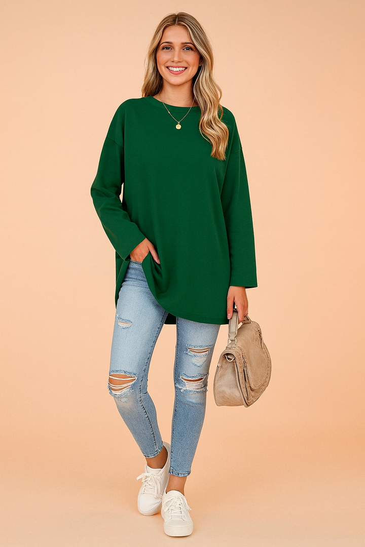 Stylish women's long-sleeve pullover, a comfortable loose fit top for casual wear.