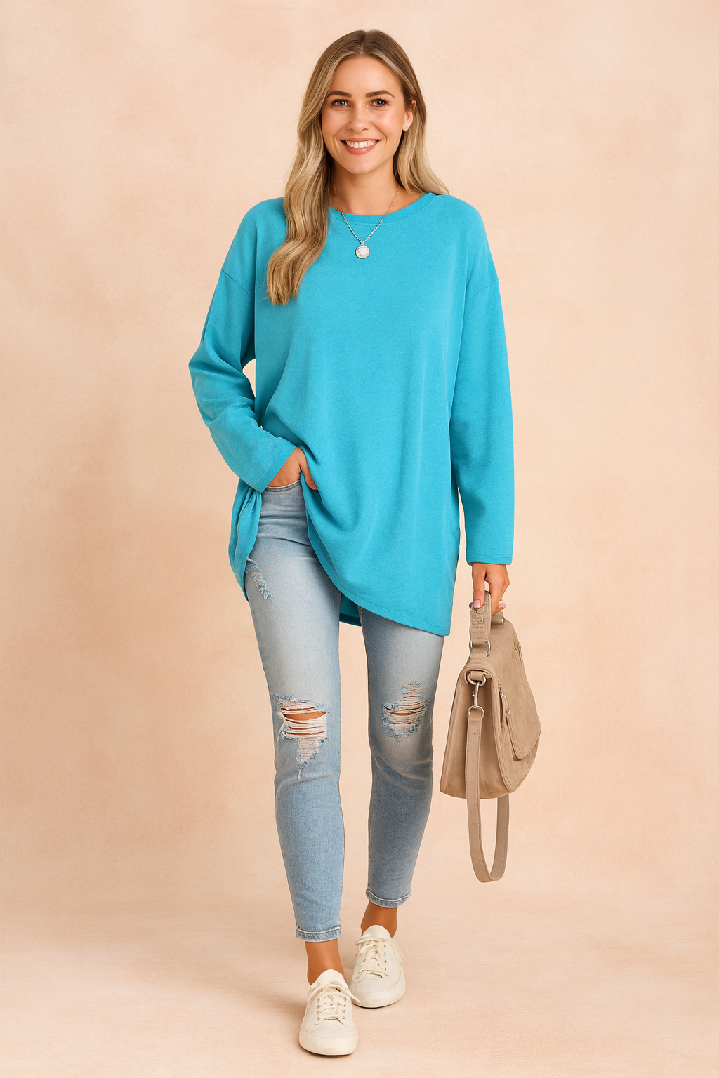 Soft women's long-sleeve loose top, a comfortable and stylish pullover for daily fashion.