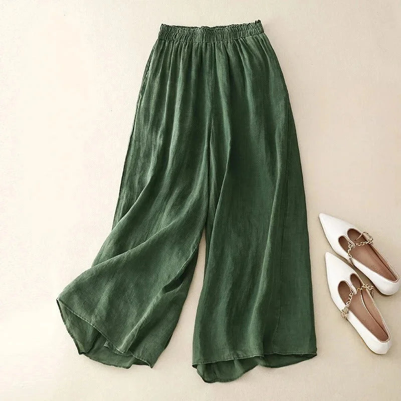 Comfortable flowy women's wide-leg cropped pants, ideal for spring & summer casual wear. Ruched waist.
