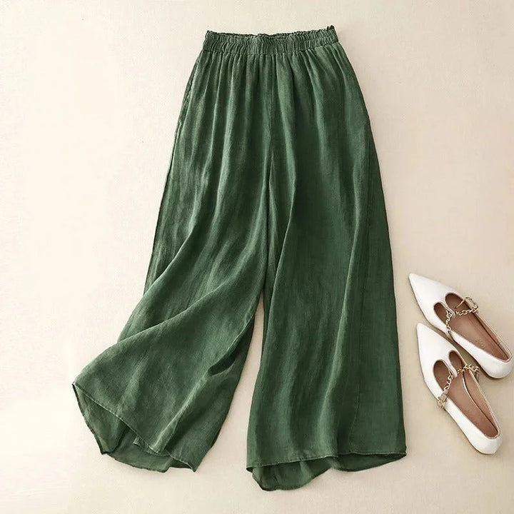 Comfortable flowy women's wide-leg cropped pants, ideal for spring & summer casual wear. Ruched waist.