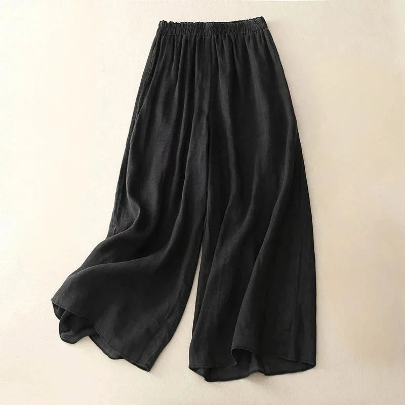 Versatile women's cropped wide-leg pants featuring a flattering ruched high waistband. Stylish & flowy.