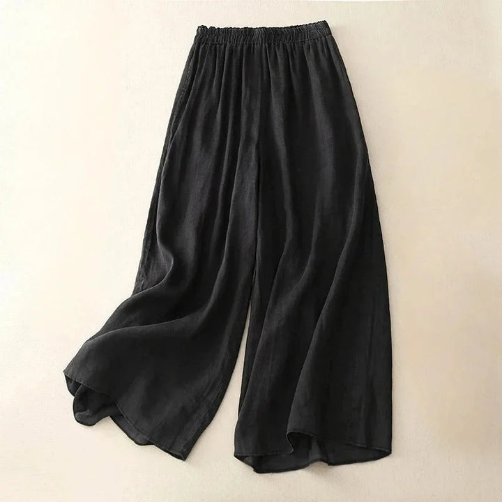Versatile women's cropped wide-leg pants featuring a flattering ruched high waistband. Stylish & flowy.