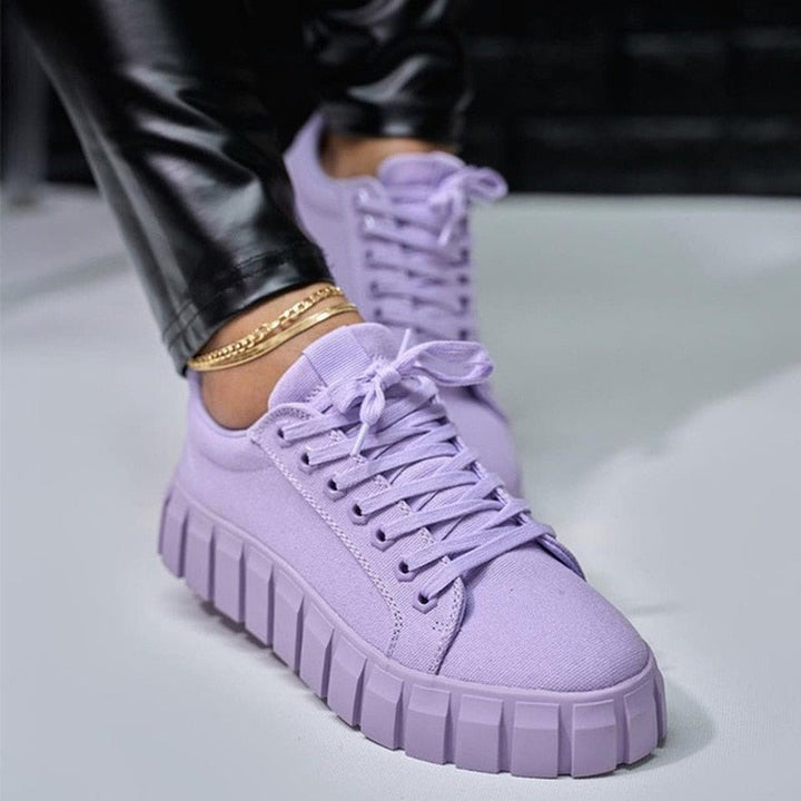 Women's low top casual sneakers in white, perfect for everyday wear.