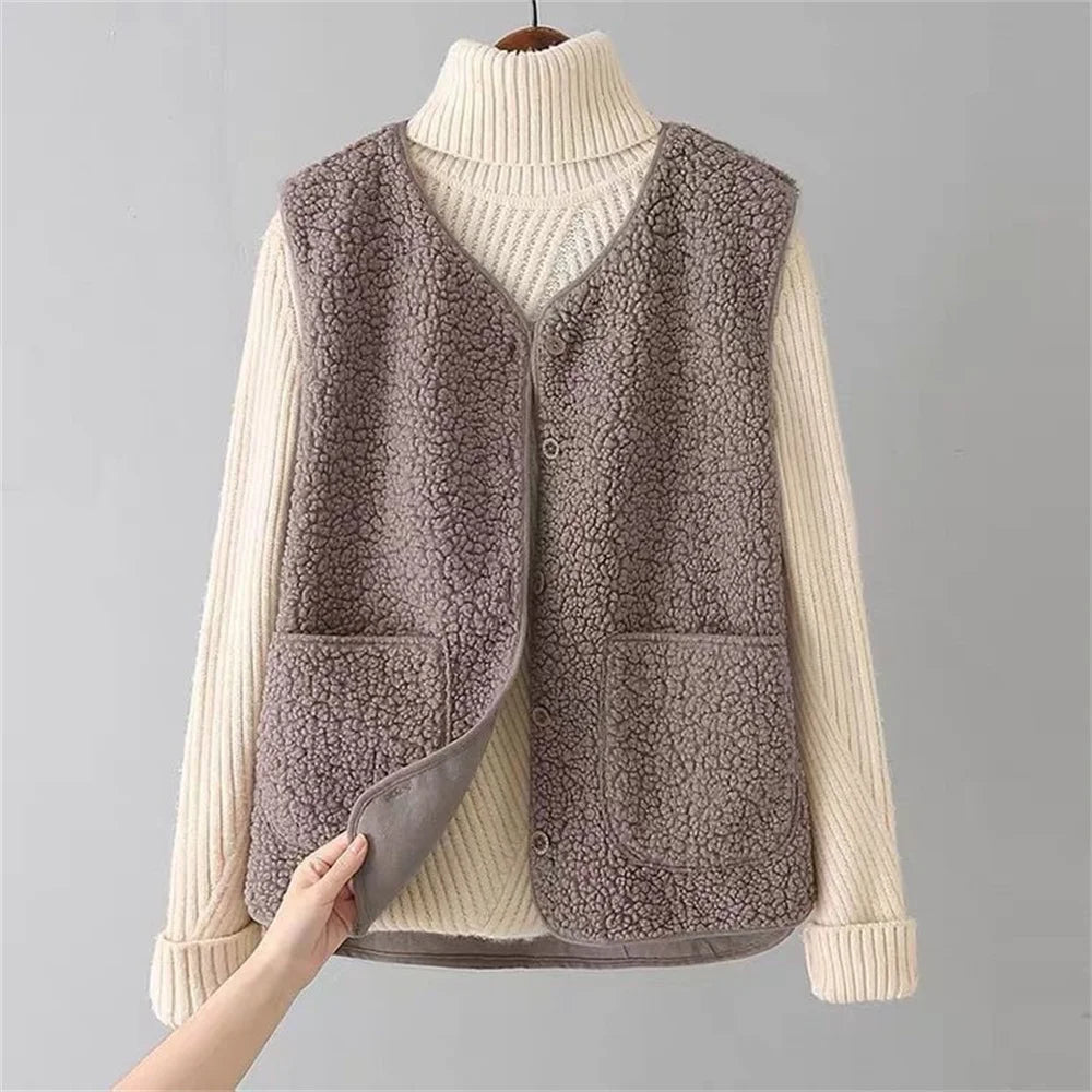 Button-up women's fleece gilet vest, soft & warm for winter essentials. Cozy layering piece for comfort.
