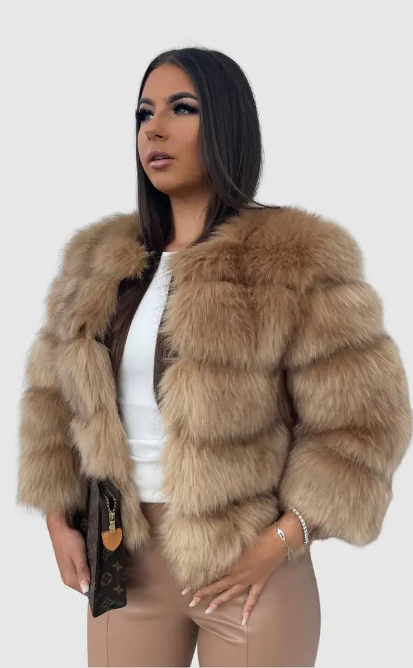 Women's luxe padded winter jacket, elegant & warm. Perfect for stylish cold-weather outerwear.