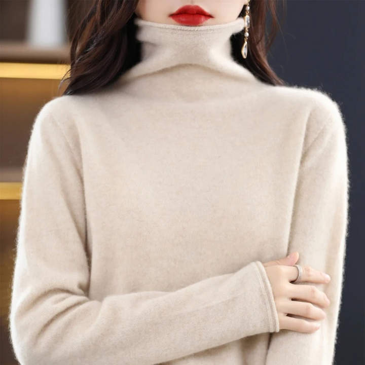 Casual yet chic: the women's roll neck sweater for any occasion