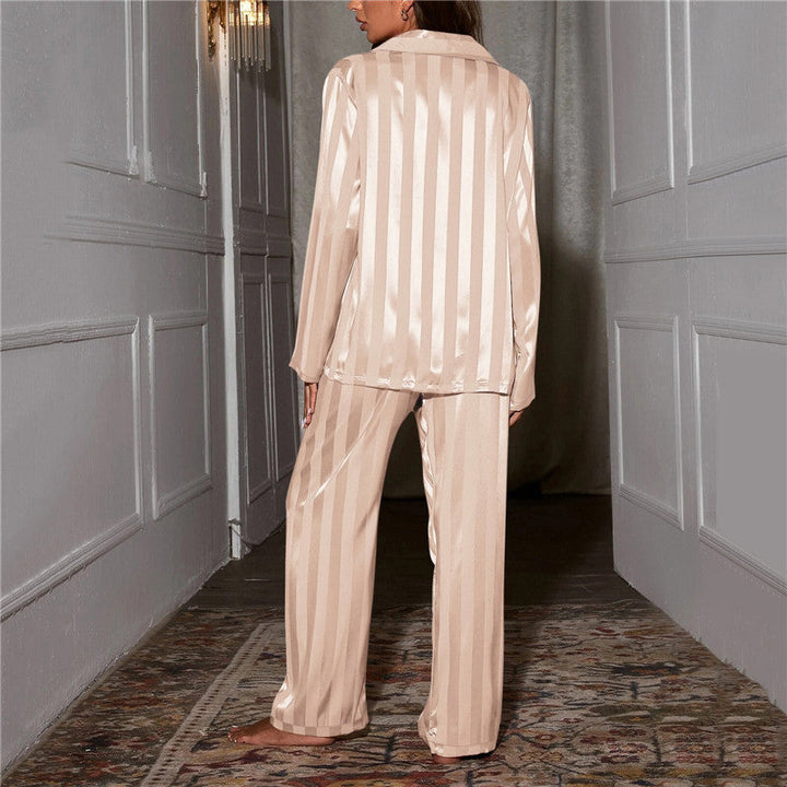 Cozy women's pajama set, ultimate comfort sleepwear for relaxing evenings at home.
