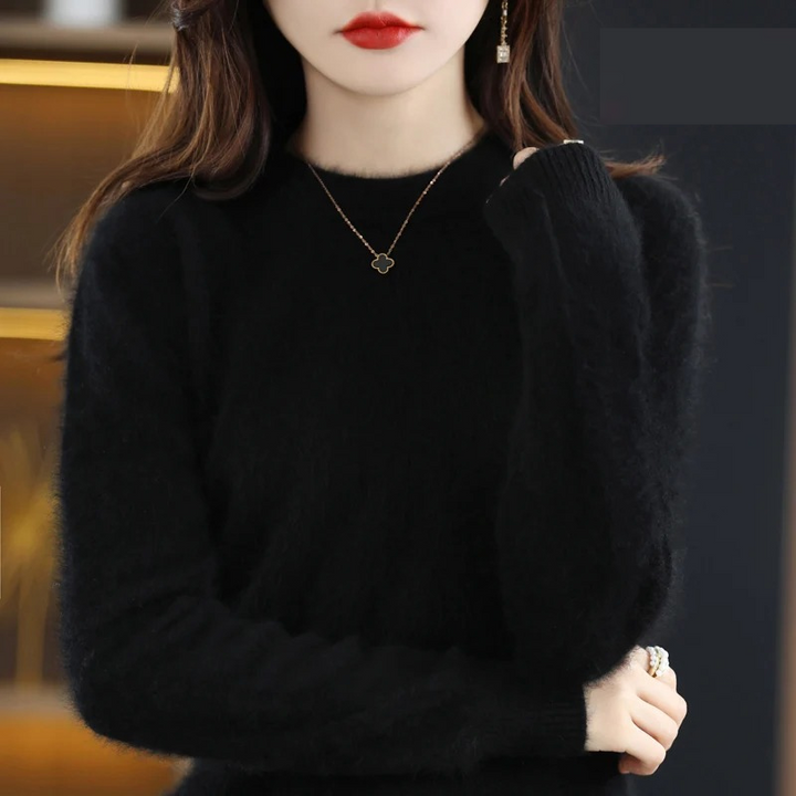 Effortless style with this women's versatile round neck sweater