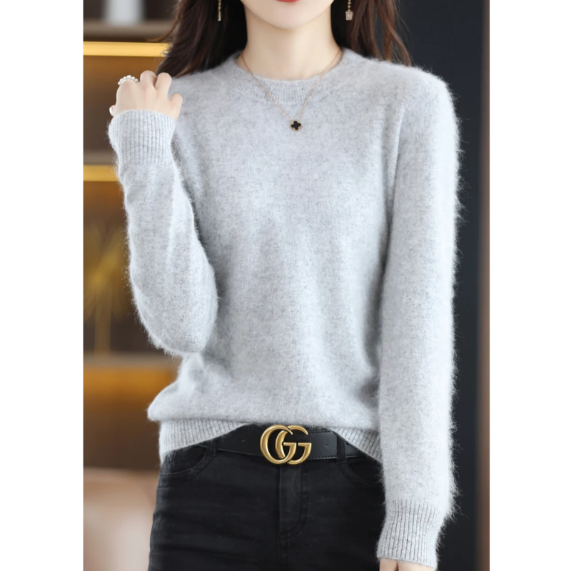 The ultimate comfortable women's pullover for casual outings