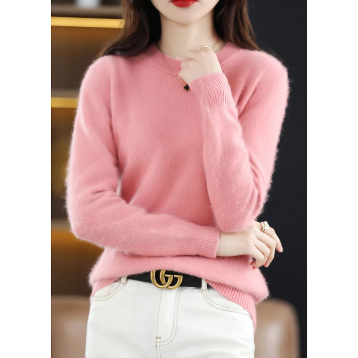 Cozy and chic women's pullover with a classic round neck design