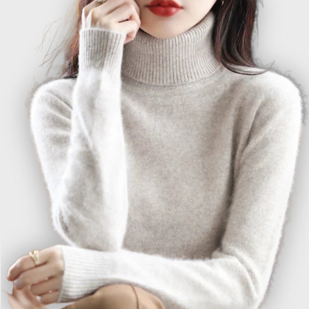 Elegant women's knitwear: luxurious cashmere turtleneck sweater in a rich navy blue.