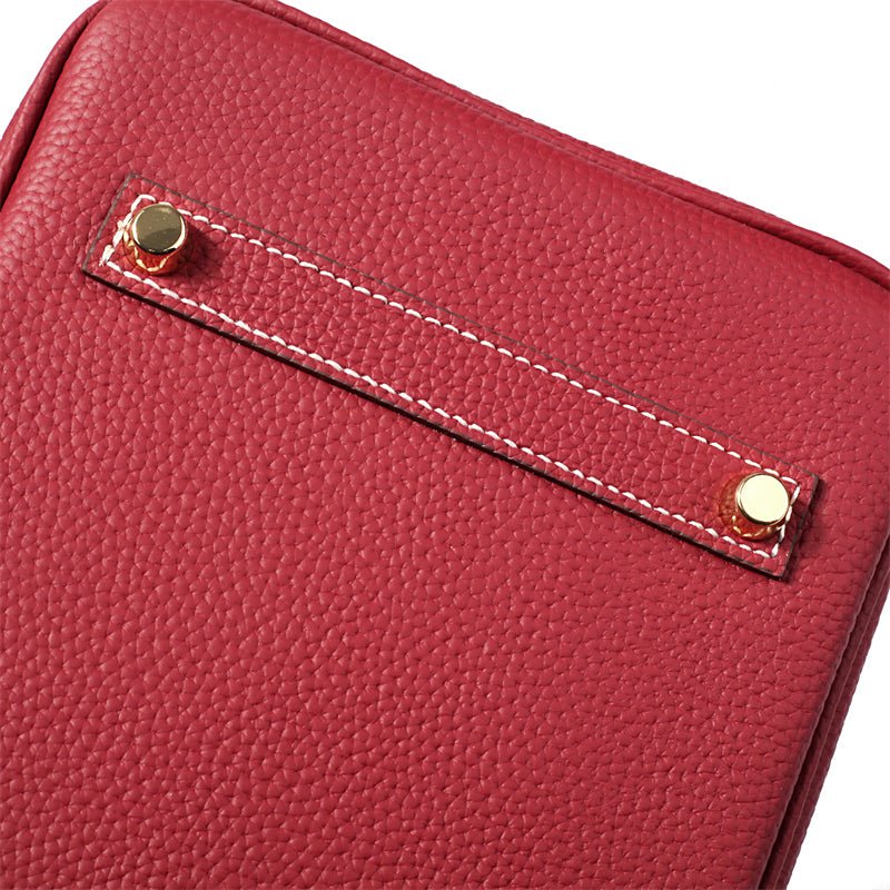 Exquisite genuine leather handbag in a warm cognac tone