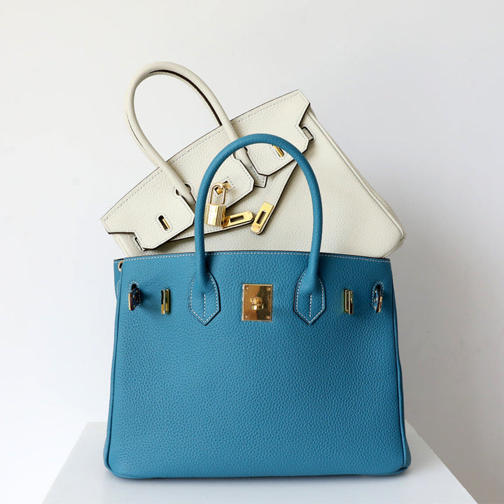 A luxurious statement piece: women's cognac leather bag