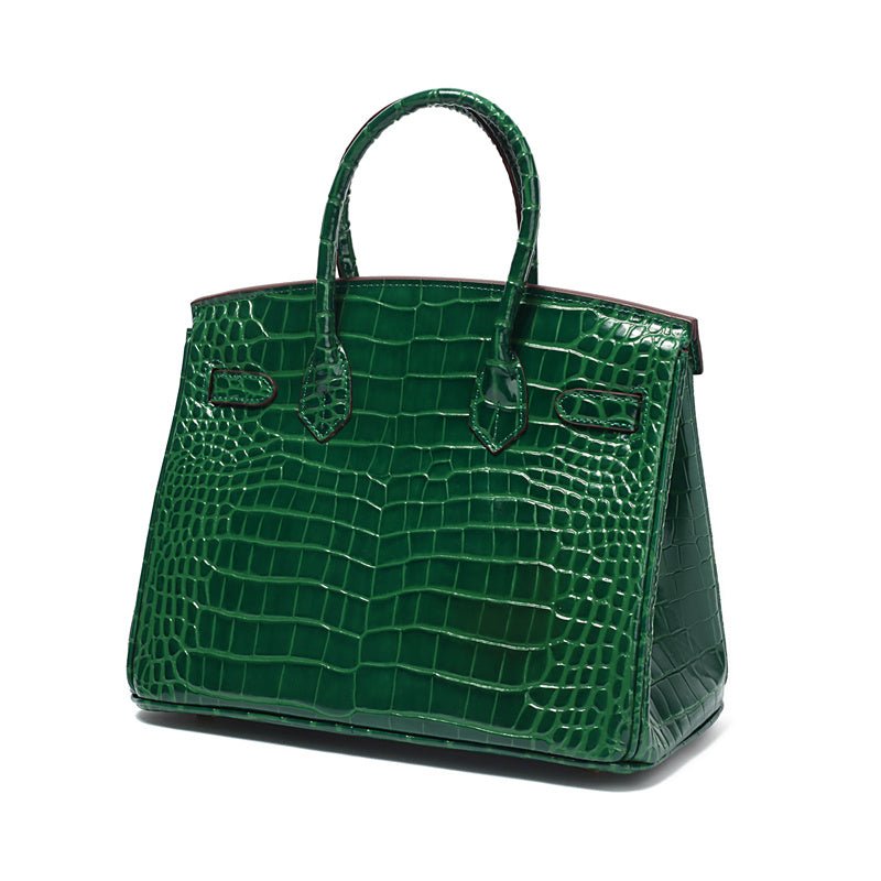 Chic women's purse, ideal for daily elegance, cognac leather