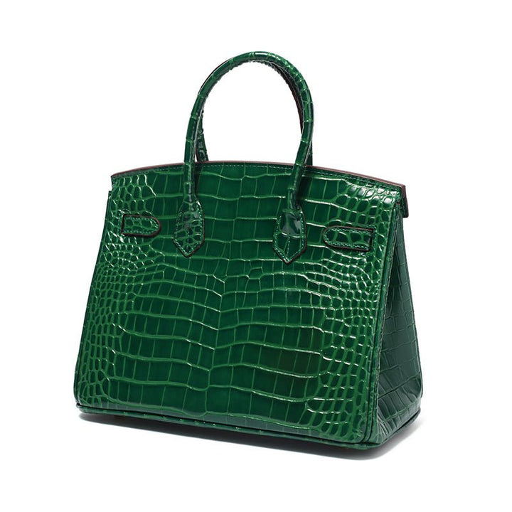 Chic women's purse, ideal for daily elegance, cognac leather