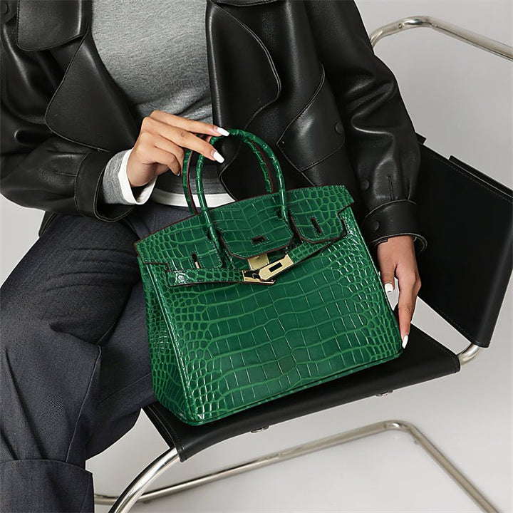 Stylish and durable women's handbag, cognac leather