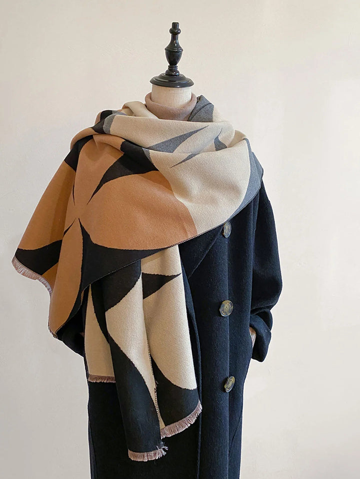 Soft, warm, elegant women's scarf, reversible in lilac and black.