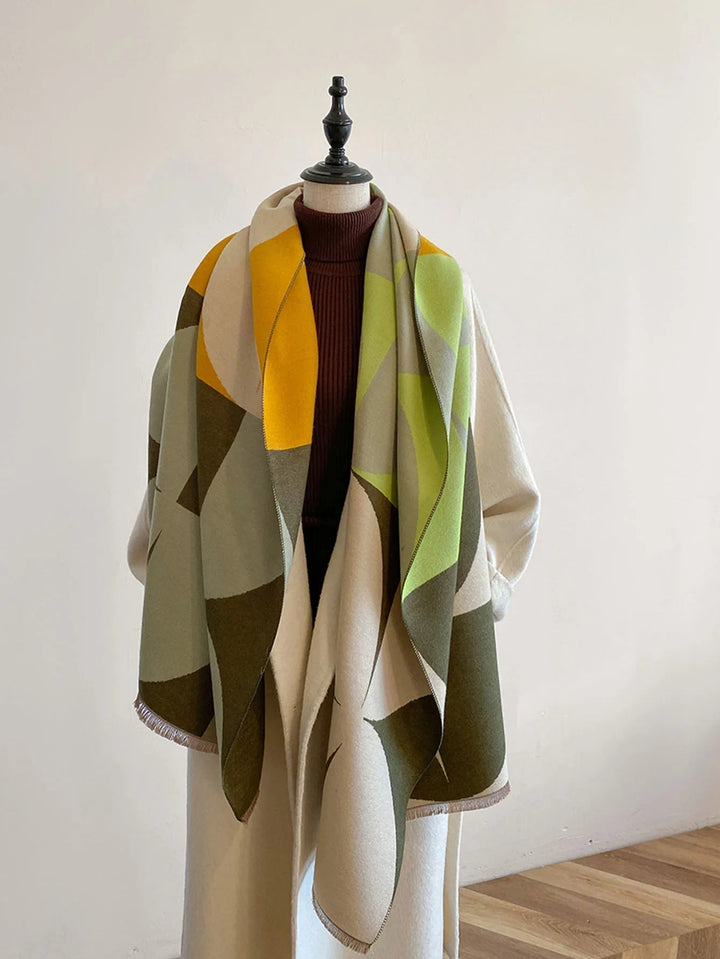 Elegant women's scarf crafted from soft, warm, reversible material in lilac/black.