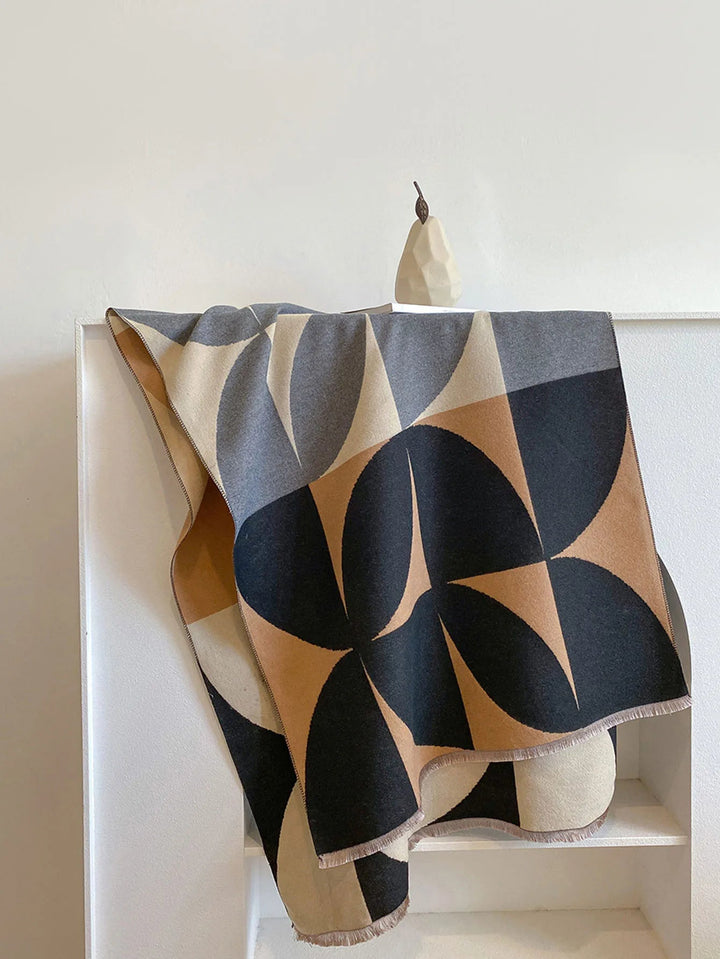 Versatile women's scarf: wear this reversible luxury scarf in lilac or black.