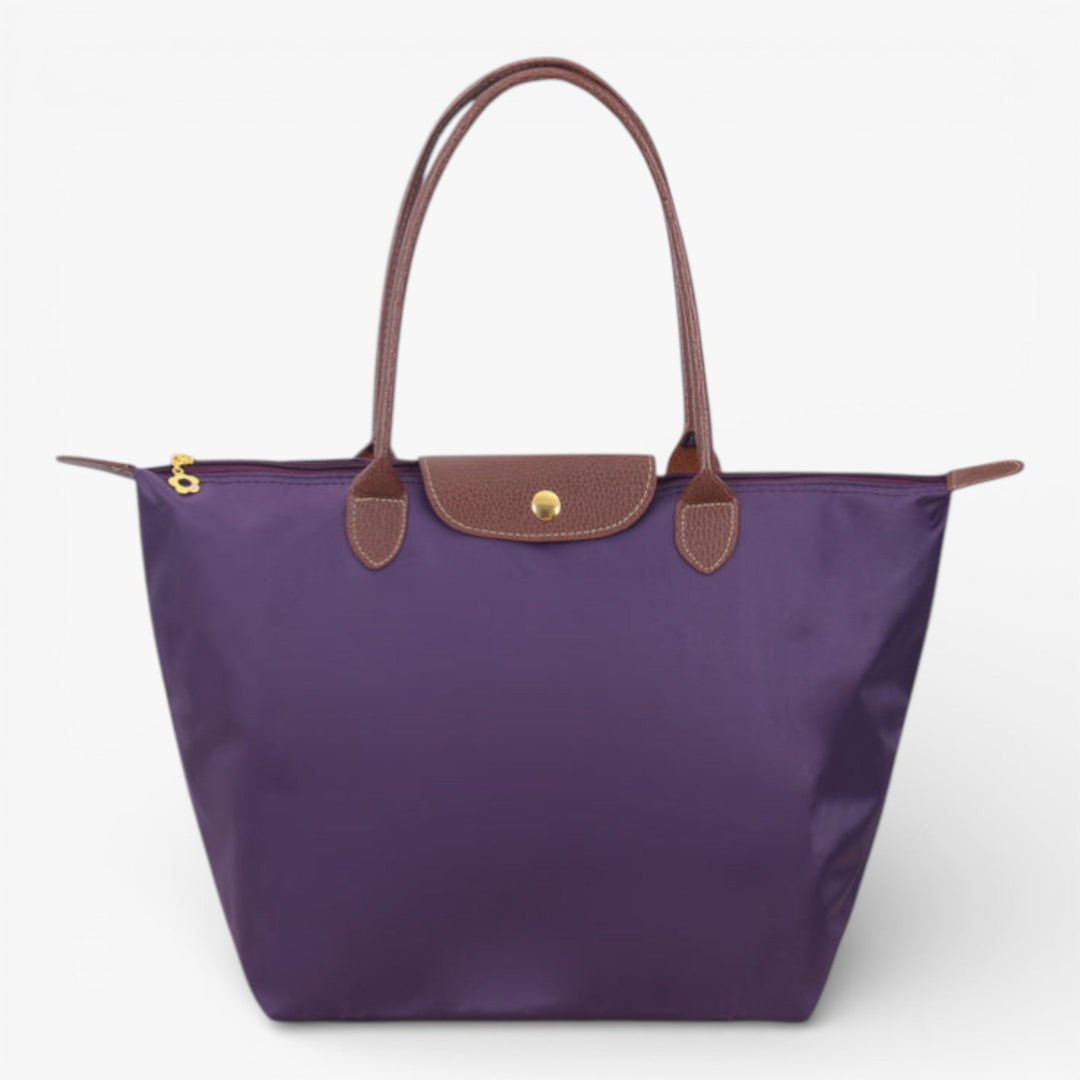 High-quality women's luxury shoulder bag with secure zip, perfect for elegant and casual fashion.