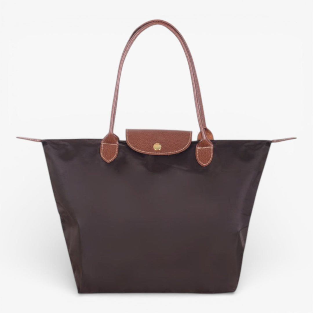 Versatile women's luxury shoulder handbag, perfect for casual or elegant occasions, secure zip.
