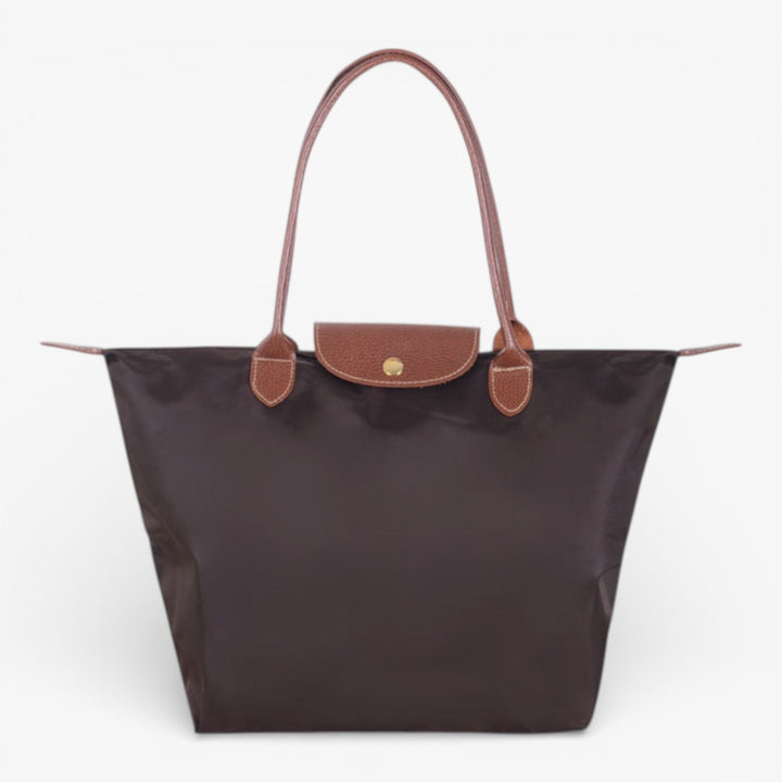 Versatile women's luxury shoulder handbag, perfect for casual or elegant occasions, secure zip.